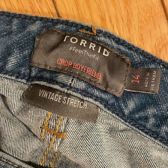 Torrid Vintage Stretch Crop Boyfriend Jeans 🌻 - Picture 2 of 8